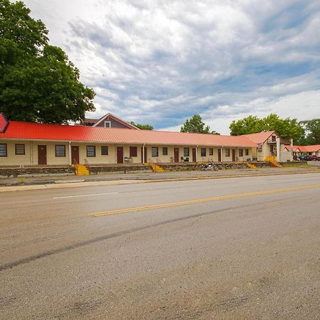 Sunflower Motel Hiawatha By Oyo Eksteriør billede