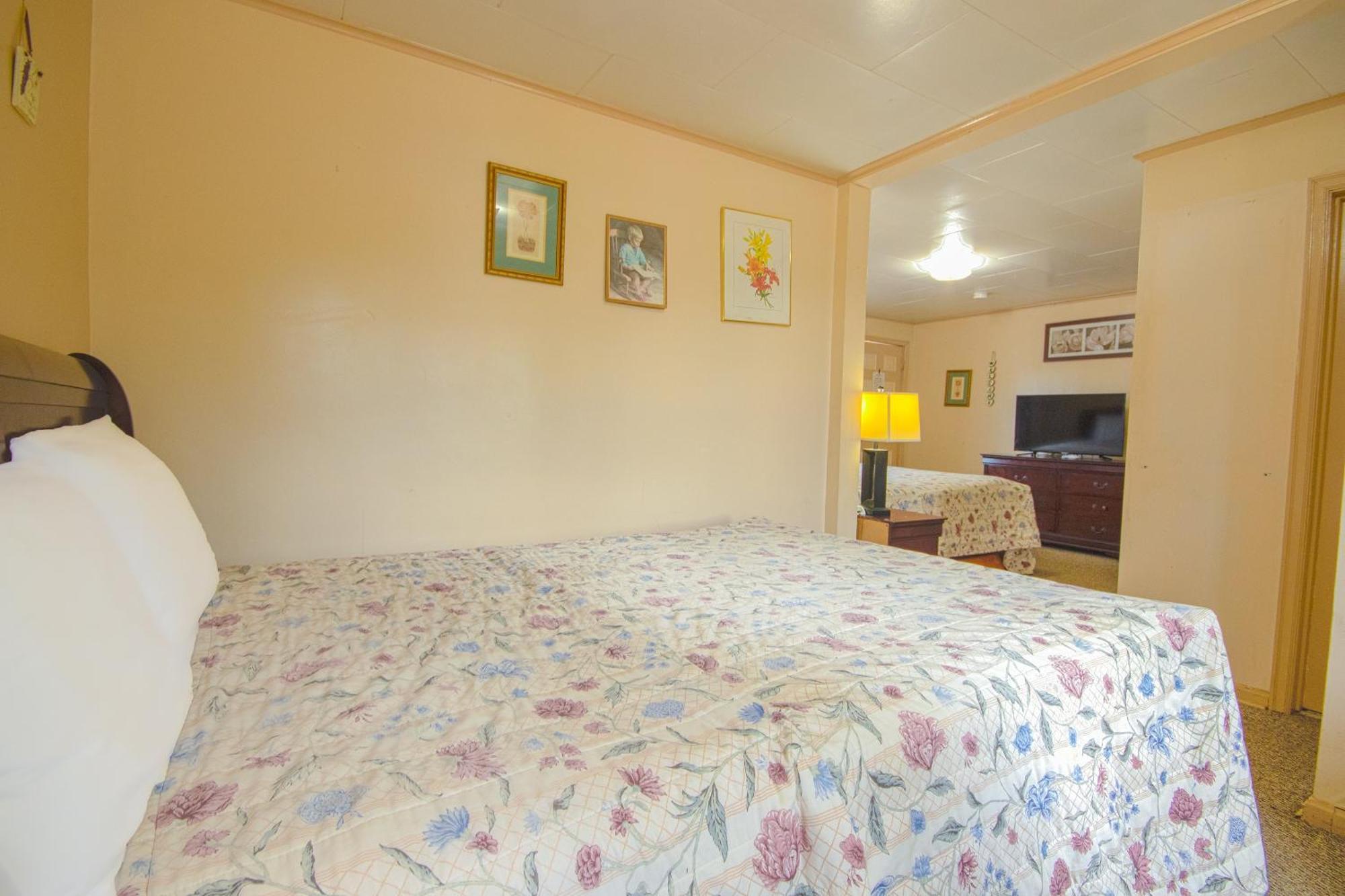 Sunflower Motel Hiawatha By Oyo Eksteriør billede