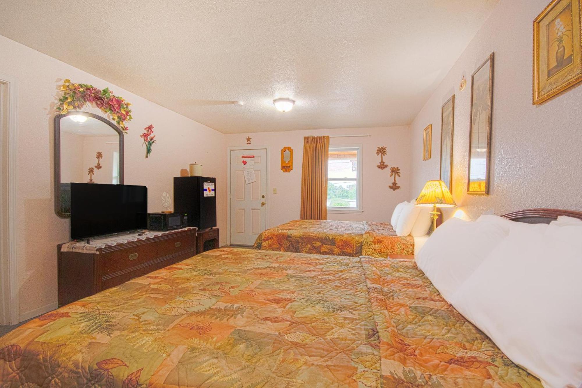 Sunflower Motel Hiawatha By Oyo Eksteriør billede