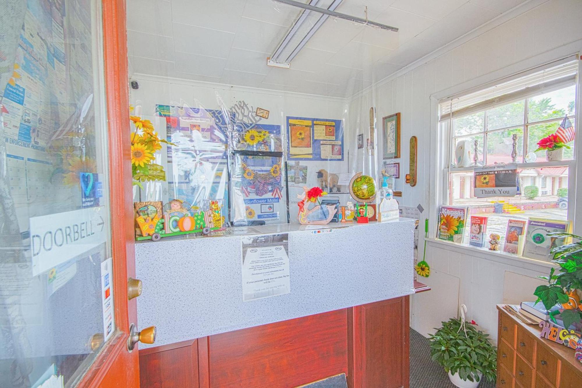 Sunflower Motel Hiawatha By Oyo Eksteriør billede