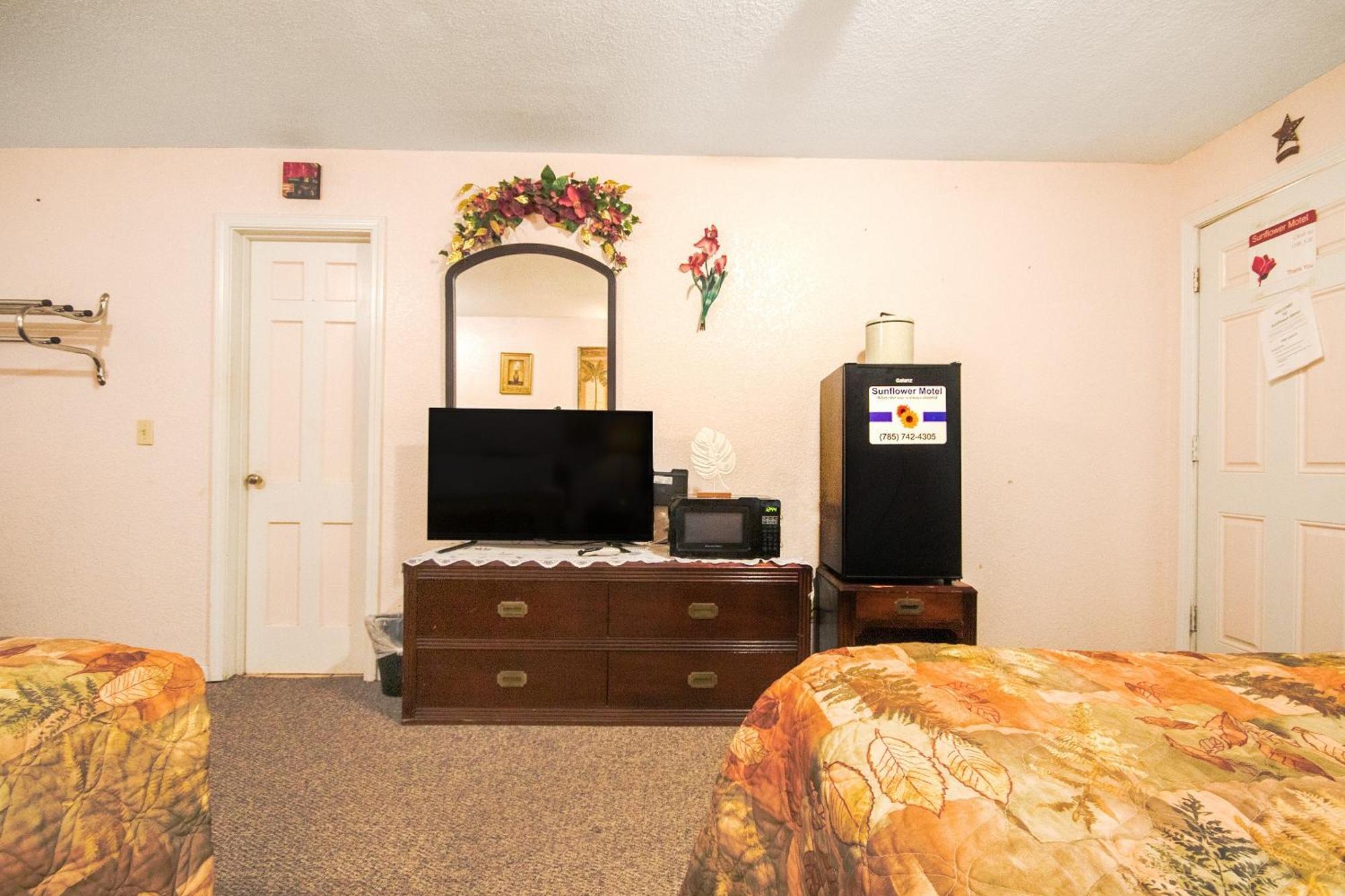 Sunflower Motel Hiawatha By Oyo Eksteriør billede